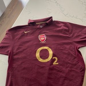Arsenal 05/06 Home jersey.